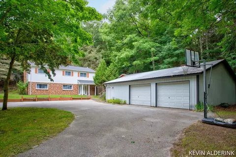 8982 W Thomas St, Shelby, MI 49455