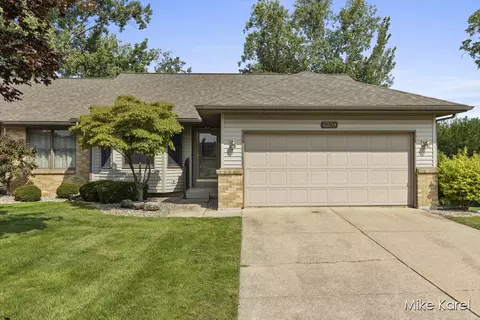 4308 Crest Creek Ct SW, Grandville, MI 49418
