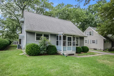 436 Bradley Dr, Jackson, MI 49201