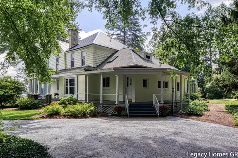 5715 S Green Ave, Fremont, MI 49412