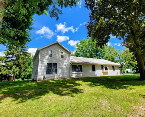 518 Sherwood Rd, Bellevue, MI 49021