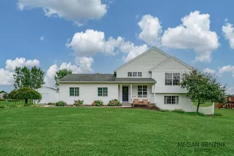2230 Avalon View Dr, Cedar Springs, MI 49319