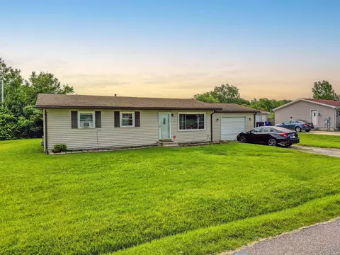 4793 Clover Ln, Michigan City, IN 46360