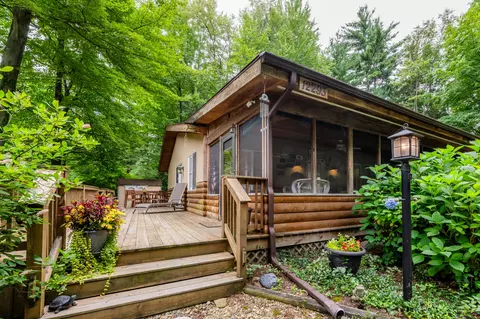 12293 Betty May Ave, Sawyer, MI 49125
