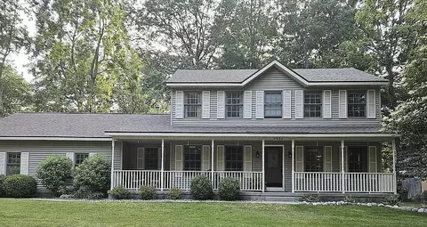 4534 Glen Hollow Dr, Hudsonville, MI 49426