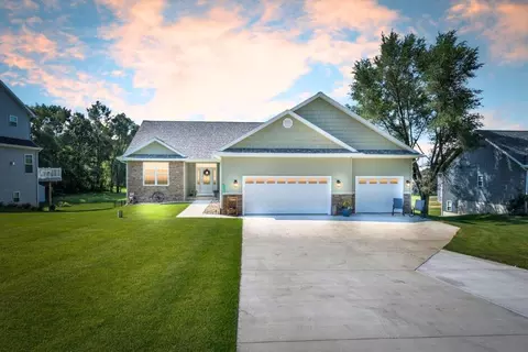 11116 Resort Rd, Pleasant Lake, MI 49272