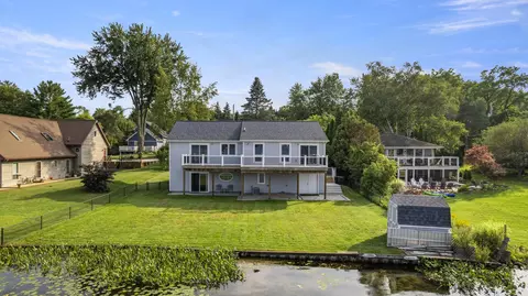 784 Crest Dr, Pleasant Lake, MI 49272