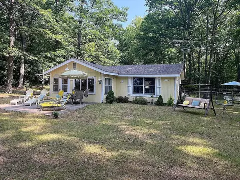 2256 N 30th St, Fountain, MI 49410
