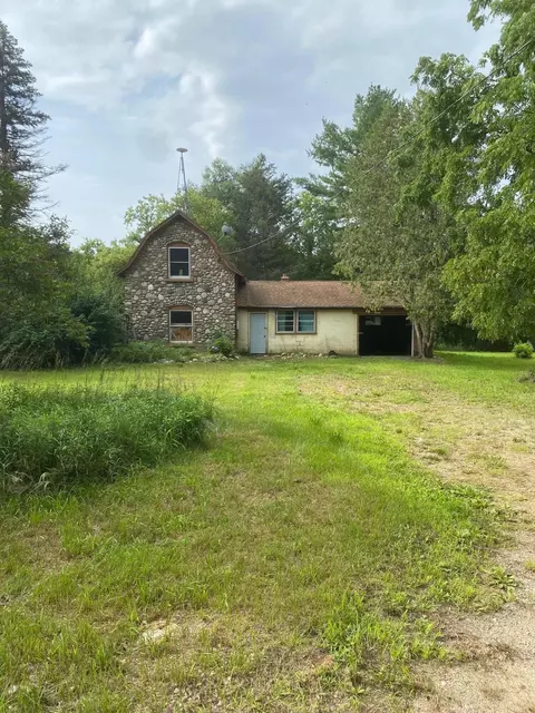 10220 Klees Rd, Crystal, MI 48818