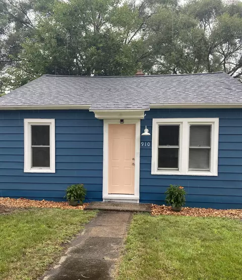 910 Post Rd, Muskegon, MI 49441