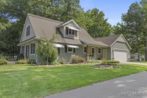 11871 Windward Ln, Shelbyville, MI 49344