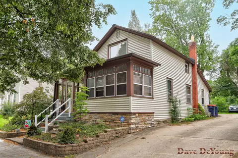 174 W 10th St, Holland, MI 49423