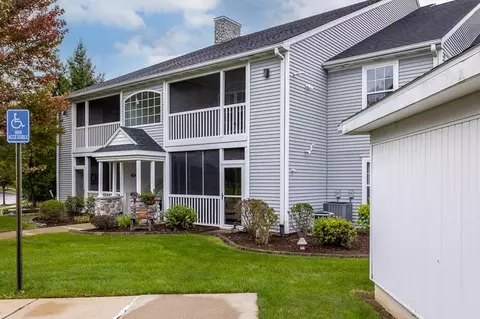 864 W Barrington Cir, Jackson, MI 49203