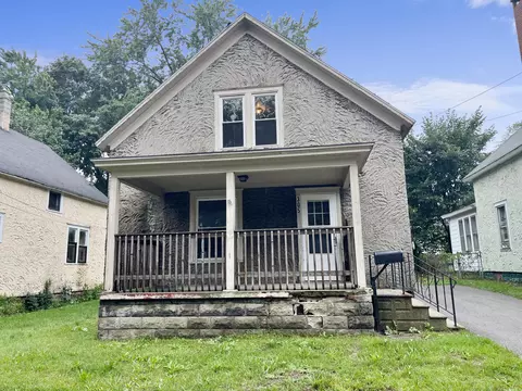 305 W Telegraph St, Dowagiac, MI 49047