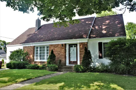 225 S Third St, Edmore, MI 48829