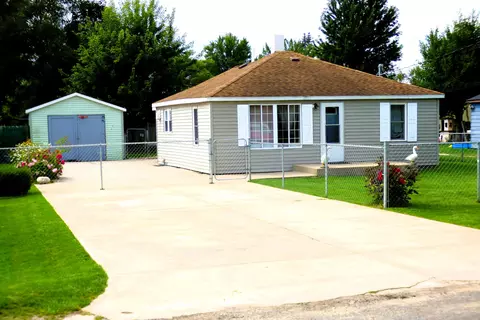2418 Irving Dr, Benton Harbor, MI 49022
