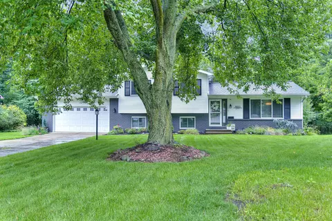 3812 Deerfield Dr, Jackson, MI 49203