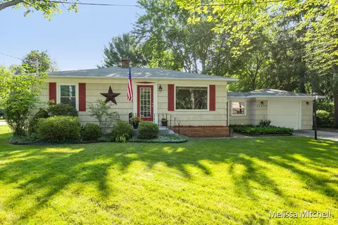 15078 Lakeshore Ave, Grand Haven, MI 49417