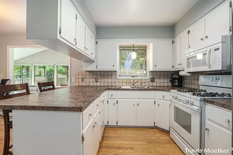 7269 Windgate Dr, Jenison, MI 49428 photo 3