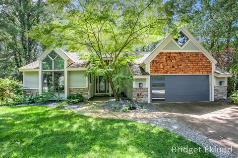 16240 Baird Dr, Spring Lake, MI 49456