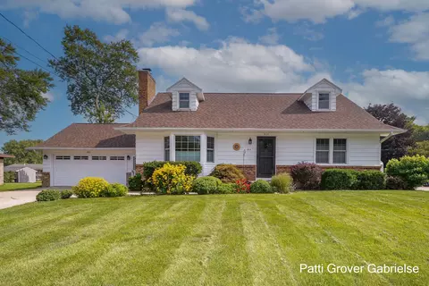 913 Bailey Park Dr NE, Grand Rapids, MI 49525