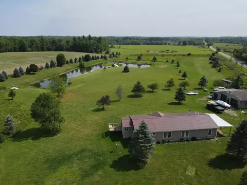 9398 17 Mile Rd, Evart, MI 49631