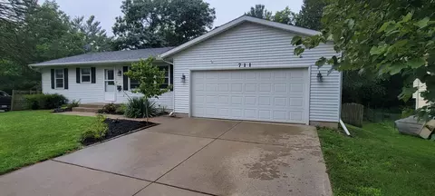 711 Hazen St, Paw Paw, MI 49079