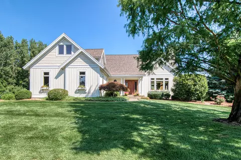 8784 Willowview Ct, Jenison, MI 49428
