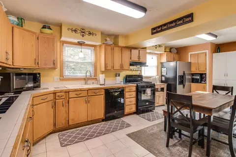 419 Locust St, Marshall, MI 49068 photo 5
