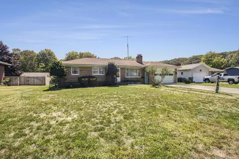 2077 Garland Dr, Norton Shores, MI 49441