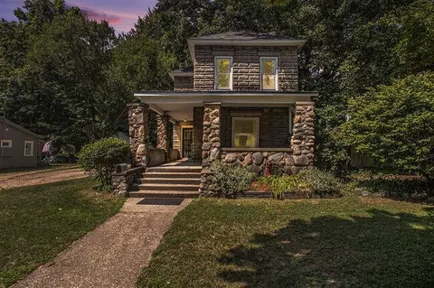 109 Park Dr, Allegan, MI 49010