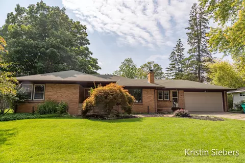 3751 Canal Ave SW, Grandville, MI 49418