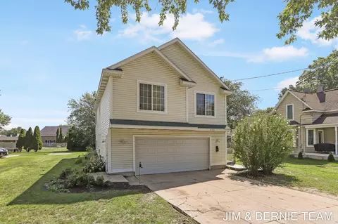 235 N State St, Zeeland, MI 49464