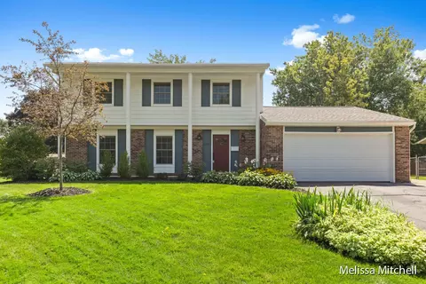 2740 Hampshire Blvd SE, East Grand Rapids, MI 49506
