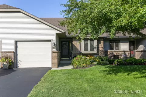 1868 Lakeview Dr, Zeeland, MI 49464