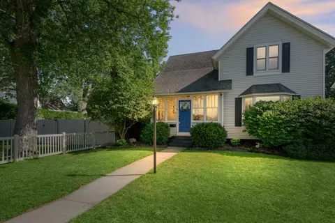 36 E Cherry Ct, Zeeland, MI 49464