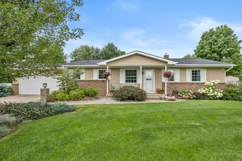7315 Shadbleau Dr, Jenison, MI 49428