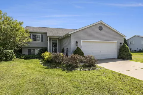4944 Dio Dr NE, Cedar Springs, MI 49319