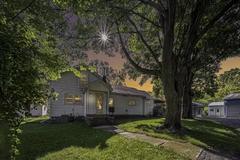 302 E Main St, Vermontville, MI 49096