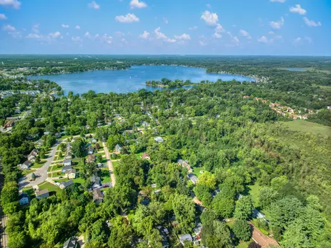 8848 Garfield Dr, Whitmore Lake, MI 48189