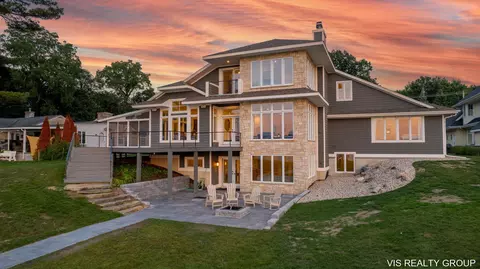 753 S Shore Dr, Holland, MI 49423