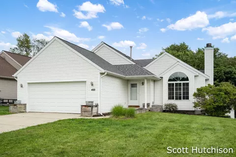 400 Tall Grass Dr, Cedar Springs, MI 49319