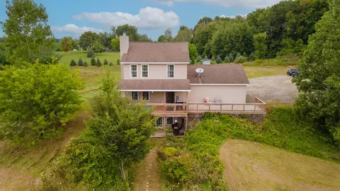 9107 E Cloverdale Rd, Nashville, MI 49073