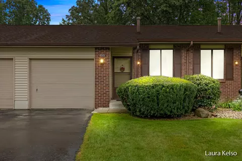 4955 Castle Hill Ct NE, Rockford, MI 49341