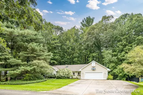 18995 Walden Dr, Spring Lake, MI 49456