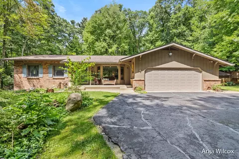 947 Sargent Ave SE, Ada, MI 49301