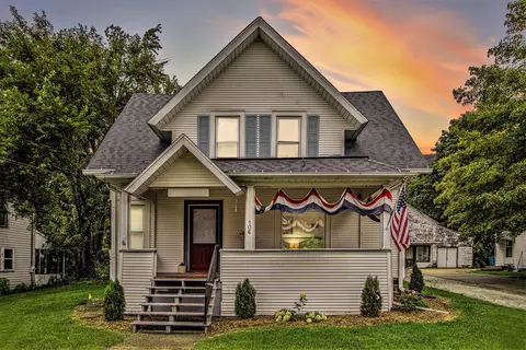 106 Courtland St, Dowagiac, MI 49047