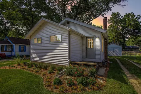 1611 Cherry St, Niles, MI 49120