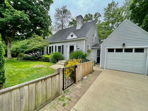 1041 Covell Ave NW, Grand Rapids, MI 49504