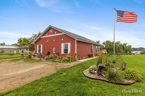 135 Dickerson Vw SW, Stanton, MI 48888